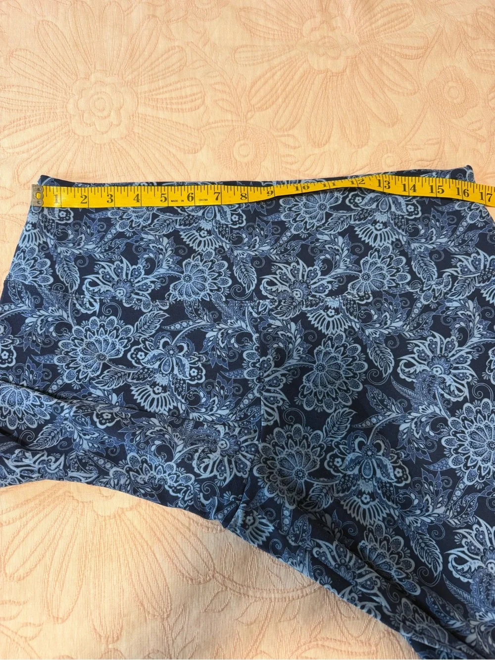 NWT Blue Floral Cropped Tummy Control Leggings